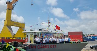 Công ty cổ phần Vận tải thủy Tân Cảng tổ chức lễ bàn giao, tiếp nhận 2 sà lan 96 TEUs mới.